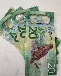 Buy New Zealand 20 Dollars Bills